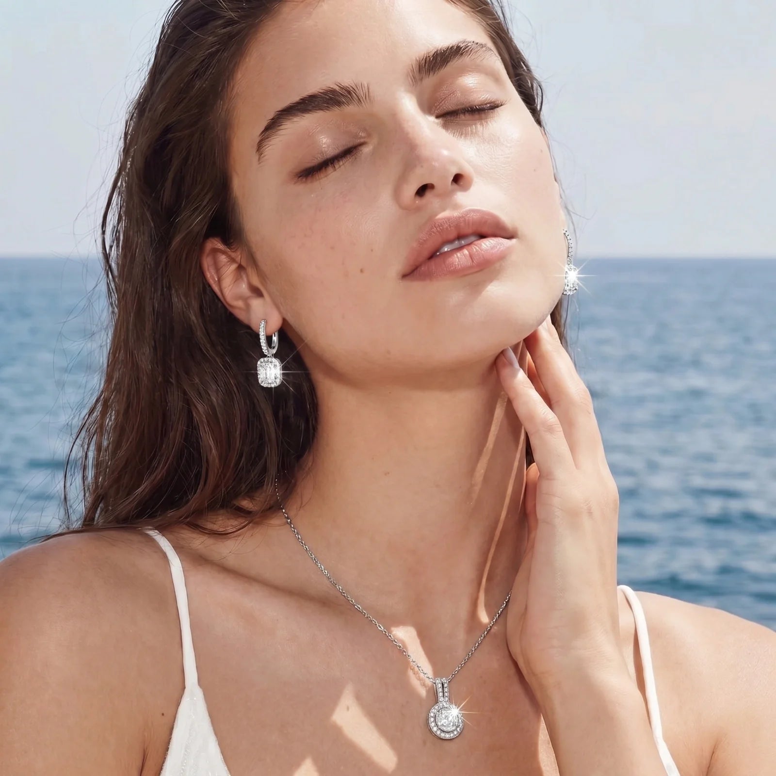 Schmuck im Sommerurlaub: Was mit ans Meer darf – und was besser zu Hause bleibt