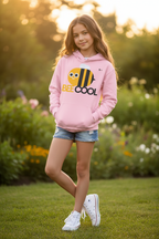 Bee Cool Kinder Hoodie – Gelber Bienen-Print mit „BEE COOL“
