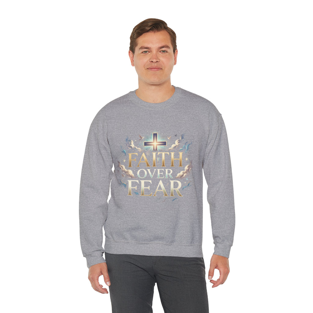 Faith Over Fear Crewneck Sweatshirt – Christliches Kreuz & Jesus Pullover