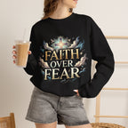 Faith Over Fear Crewneck Sweatshirt – Christliches Kreuz & Jesus Pullover