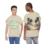 Strandurlaub T-Shirt – Retro Sonnenuntergang mit Palmen & ‚Urlaub‘ Wortwolke