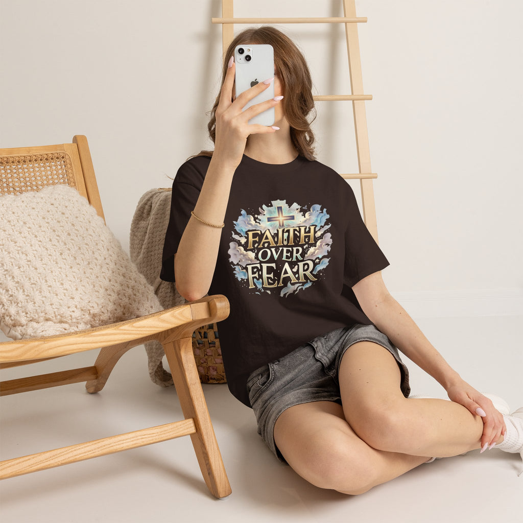 Faith Over Fear T-Shirt – Inspirierendes christliches Shirt mit Kreuz & Wolken