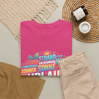 Strandurlaub T-Shirt – Retro Sonnenuntergang mit Palmen & ‚Urlaub‘ Wortwolke