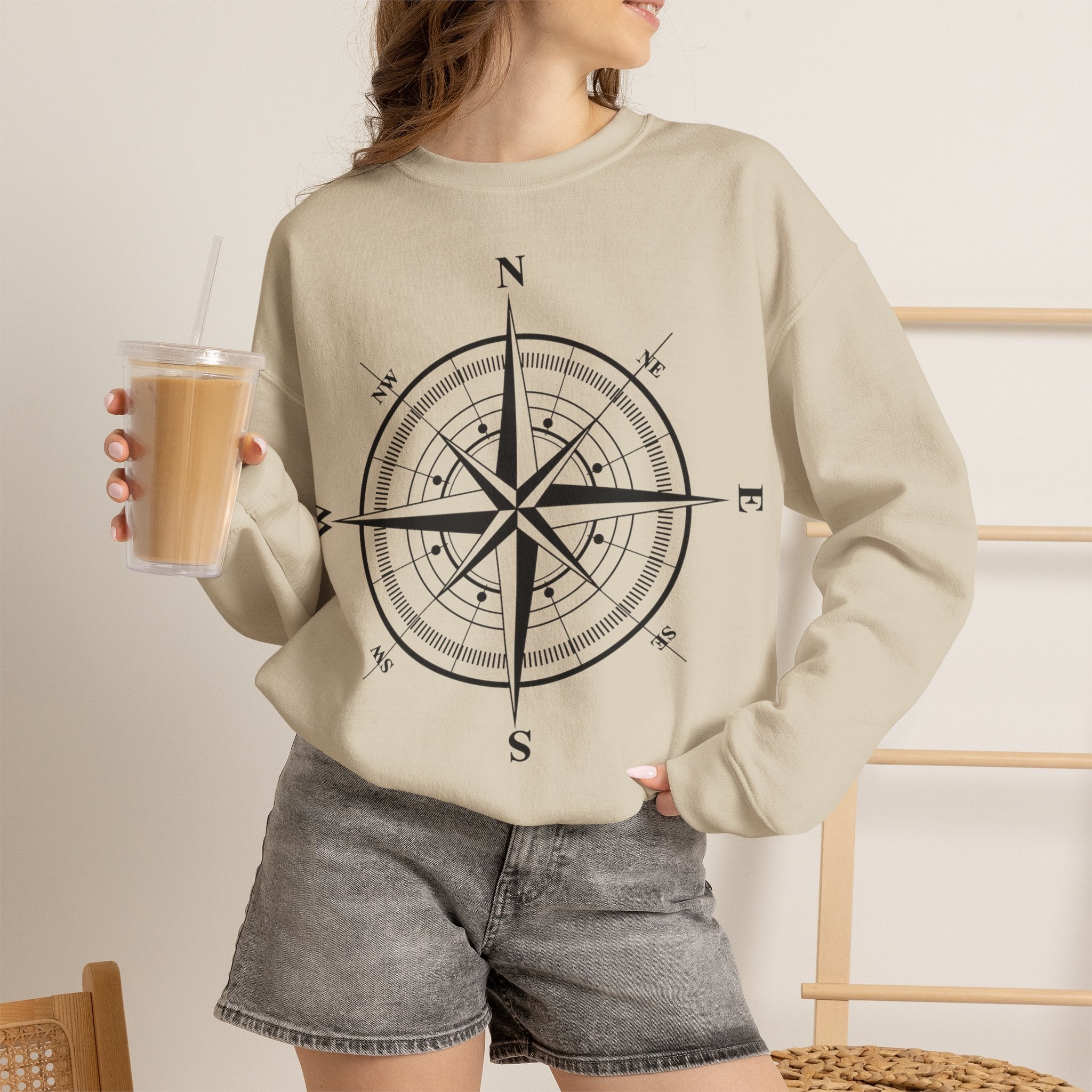 Kompass-Rose Sweatshirt – Nautik Crewneck für Reisende & Entdecker Ansicht 12 – Sweatshirt – ESTID