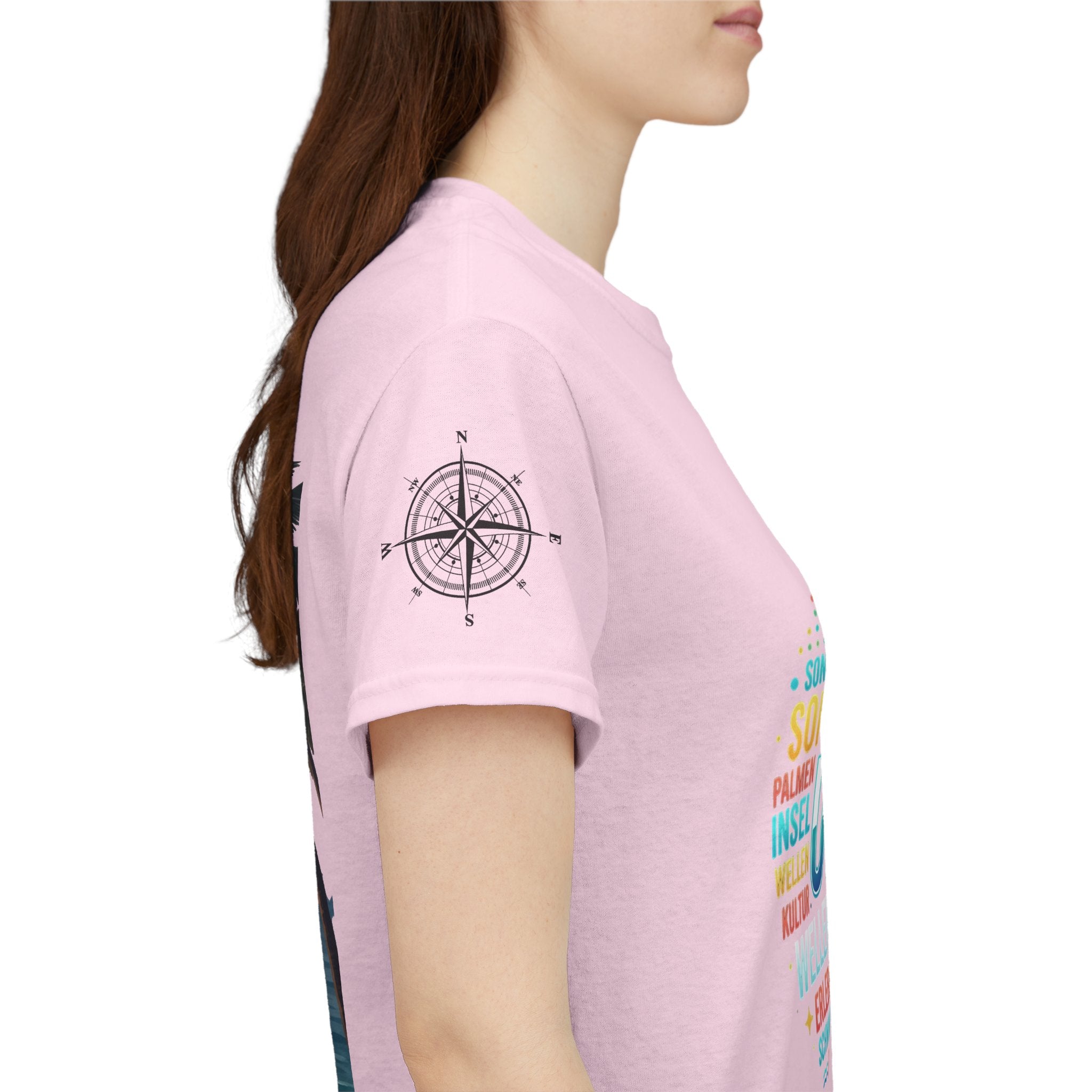 Strandurlaub T-Shirt – Retro Sonnenuntergang mit Palmen & ‚Urlaub‘ Wortwolke