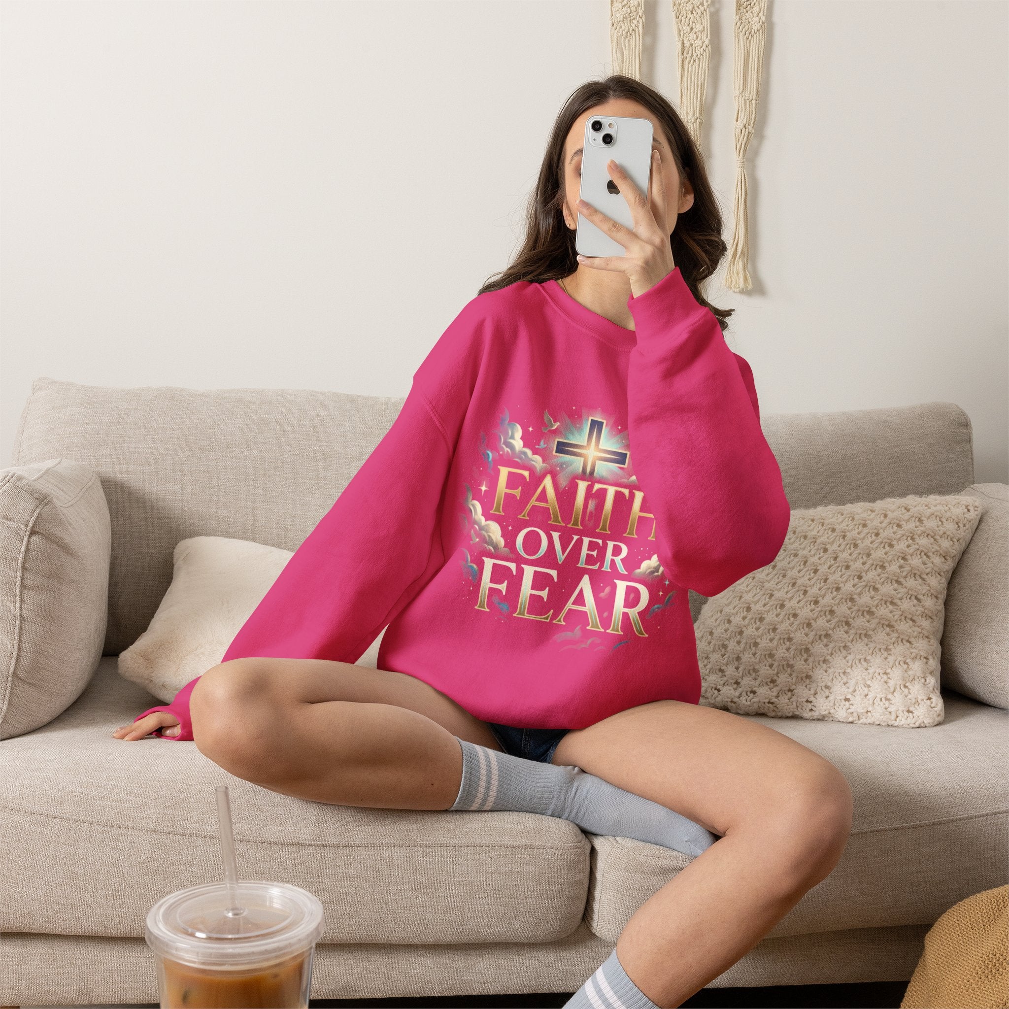 Faith Over Fear Crewneck Sweatshirt – Christliches Kreuz & Jesus Pullover