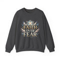 Faith Over Fear Crewneck Sweatshirt – Christliches Kreuz & Jesus Pullover