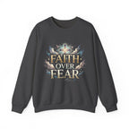Faith Over Fear Crewneck Sweatshirt – Christliches Kreuz & Jesus Pullover