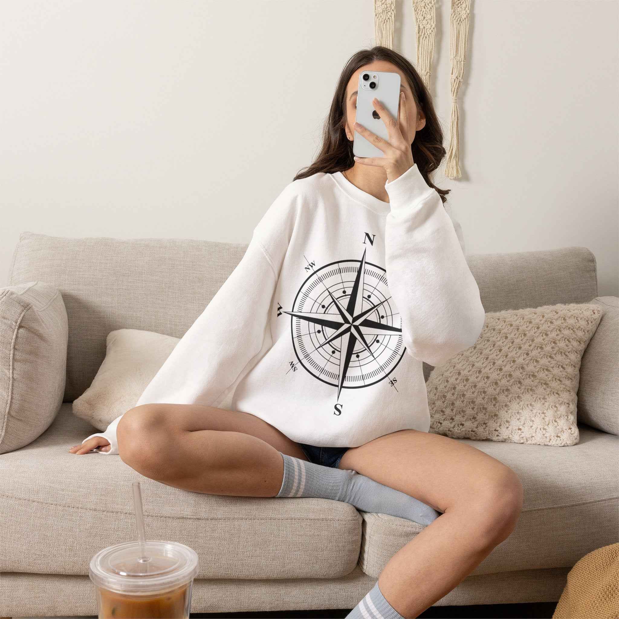 Kompass-Rose Sweatshirt – Nautik Crewneck für Reisende & Entdecker – Sweatshirt – ESTID