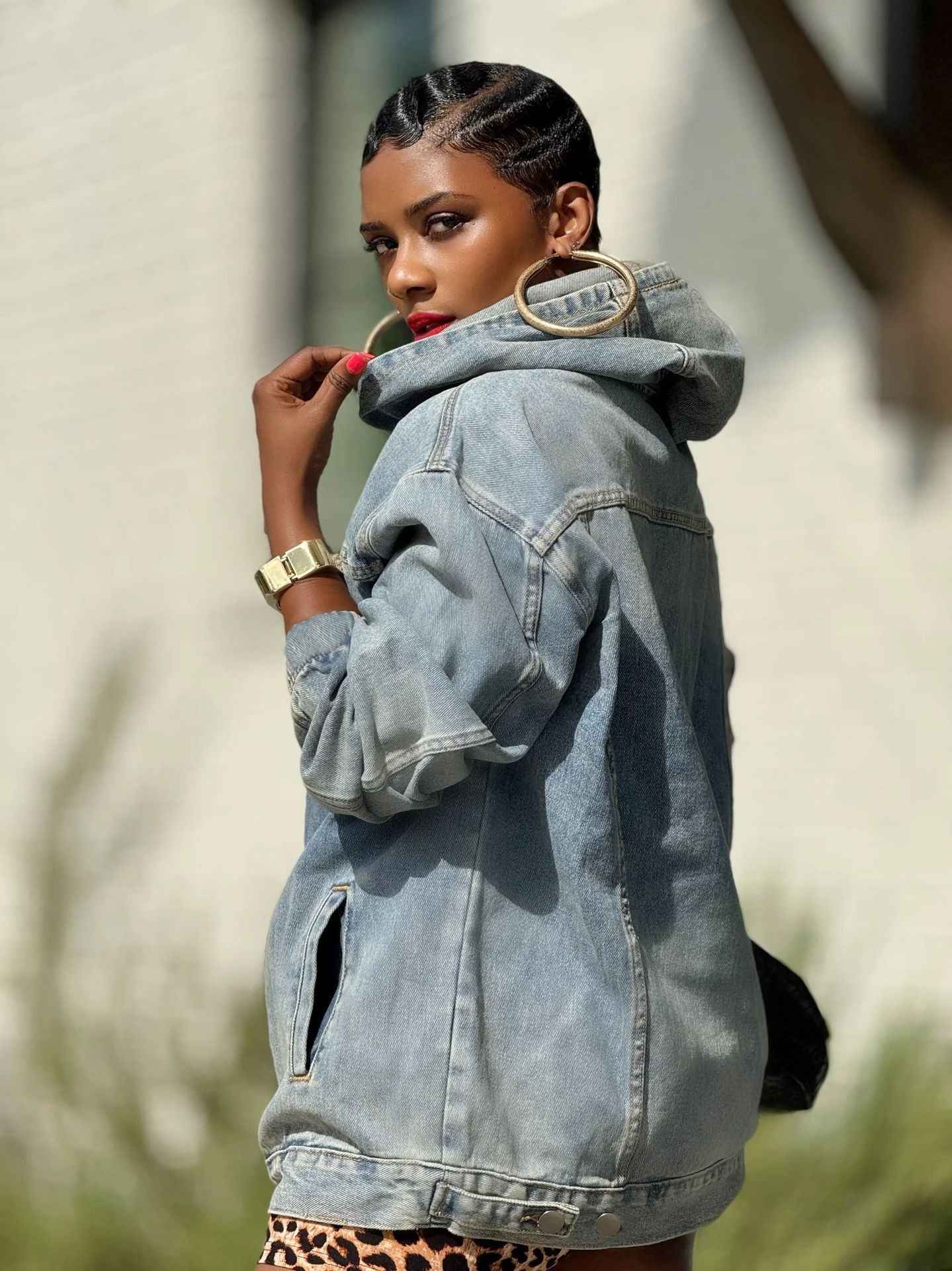 ESTID Damen Denim Oversized Hoodie „Urban Edge“ – Premium Jeans-Kapuzenpullover im Vintage-Look