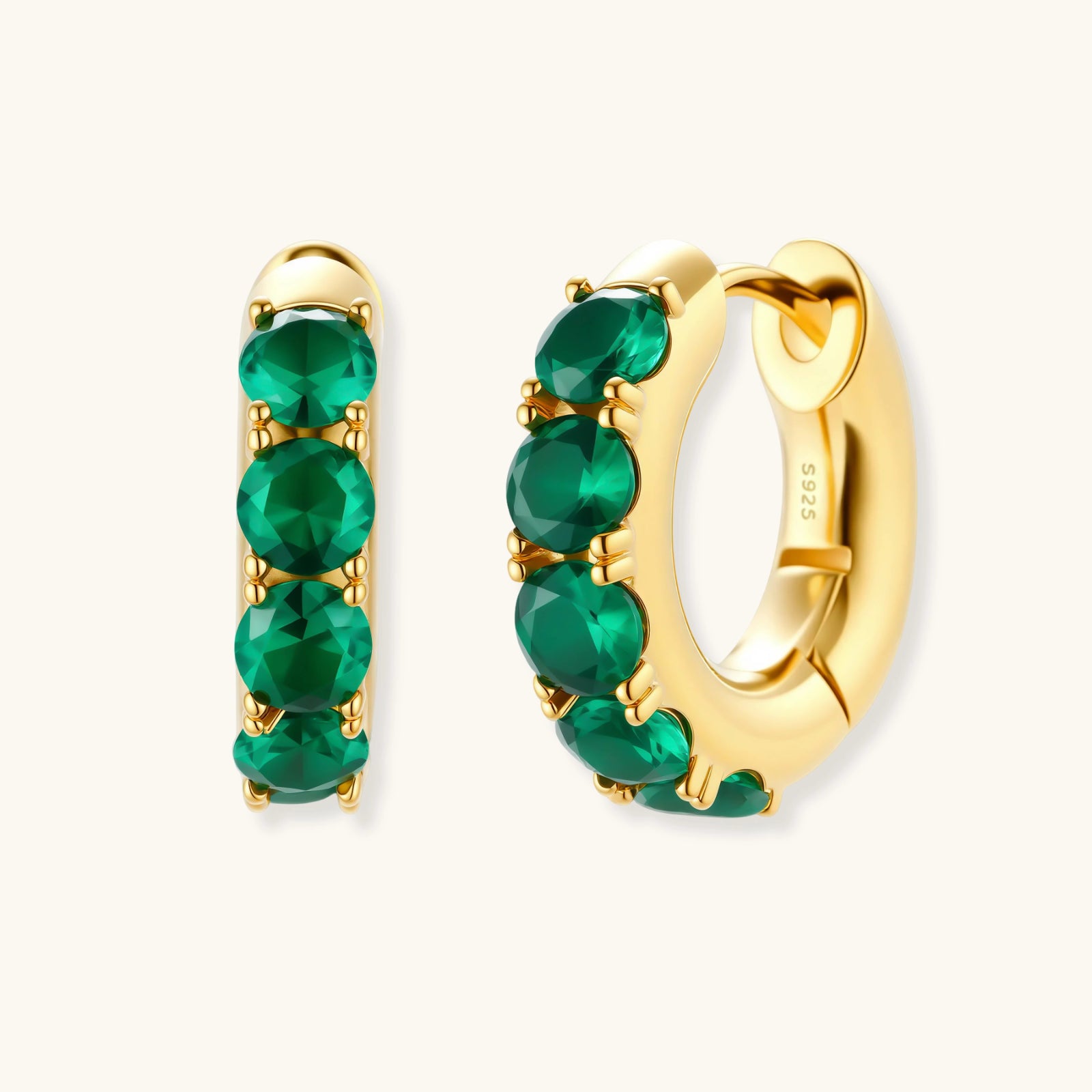 Smaragd Huggie Hoops Ansicht 4 – Ohrringe – ESTID