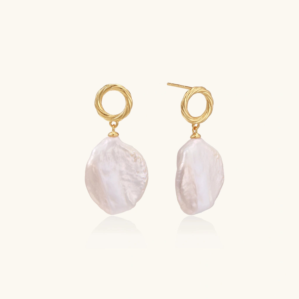Perlenschimmer Ohrhänger Detailansicht – Earrings – ESTID