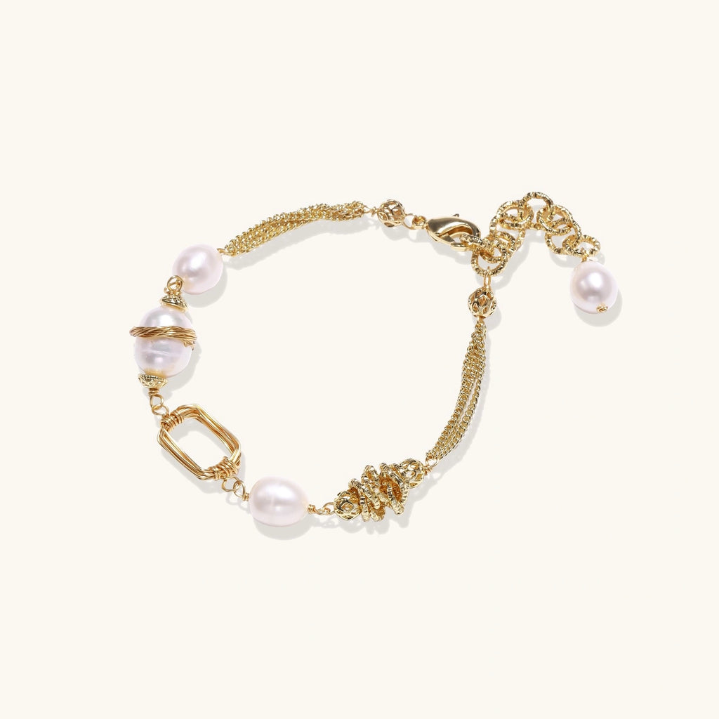 Goldenes Perlen-Kettenarmband Detailansicht – Bracelets – ESTID