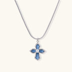 Denim Kreuz Halskette Detailansicht – Necklaces – ESTID