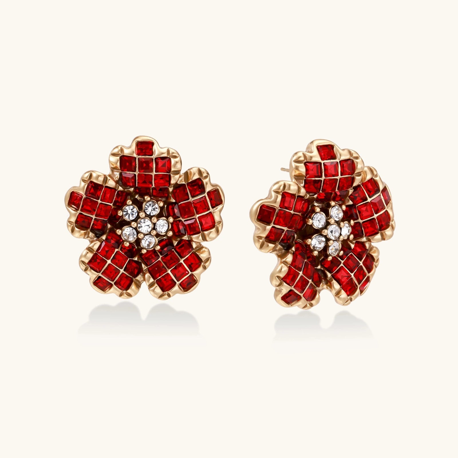 Rubin Blüten Stecker Ohrringe Detailansicht – Earrings – ESTID