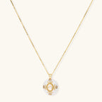 Goldenes Medaillon-Halskette Detailansicht – Necklaces – ESTID
