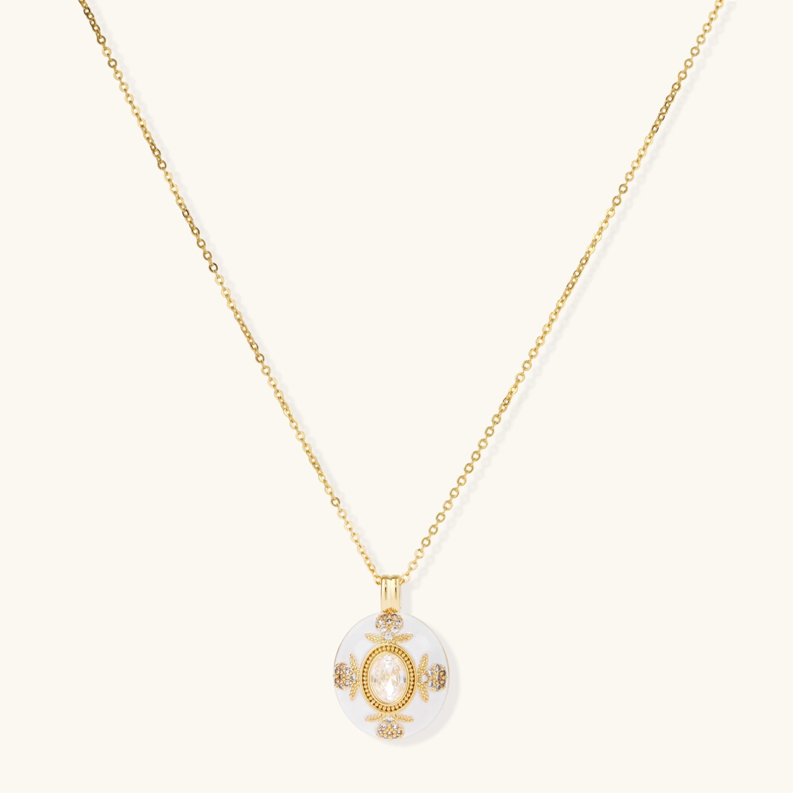 Goldenes Medaillon-Halskette Detailansicht – Necklaces – ESTID