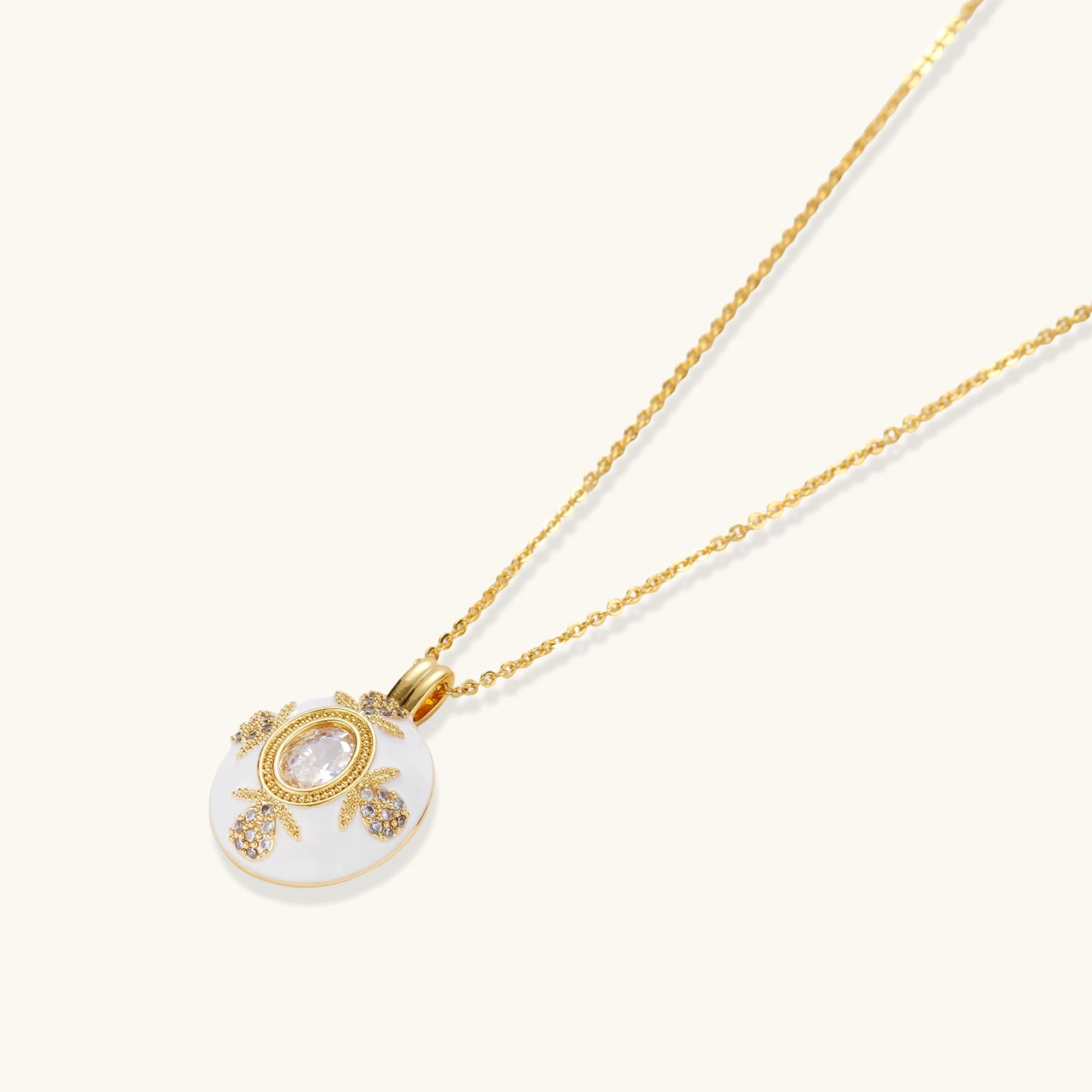 Goldenes Medaillon-Halskette Ansicht 4 – Necklaces – ESTID