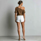 Elegante Ein-Schulter-Sommerbluse mit Drapé & Schleifen-Detail Ansicht 4 – Bluse – ESTID