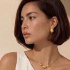 Gehämmerte Goldene Huggies – Earrings – ESTID