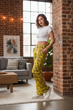 Gelbe Damen-Hose mit „God loves you“-Print ESTID Ansicht 3 – Womens Trousers – ESTID