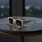 Matte Sonnenbrille in elegantem Beige ESTID Detailansicht – Sunglasses – ESTID