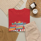 Strandurlaub T-Shirt – Retro Sonnenuntergang mit Palmen & ‚Urlaub‘ Wortwolke