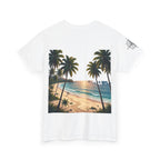 Strandurlaub T-Shirt – Retro Sonnenuntergang mit Palmen & ‚Urlaub‘ Wortwolke