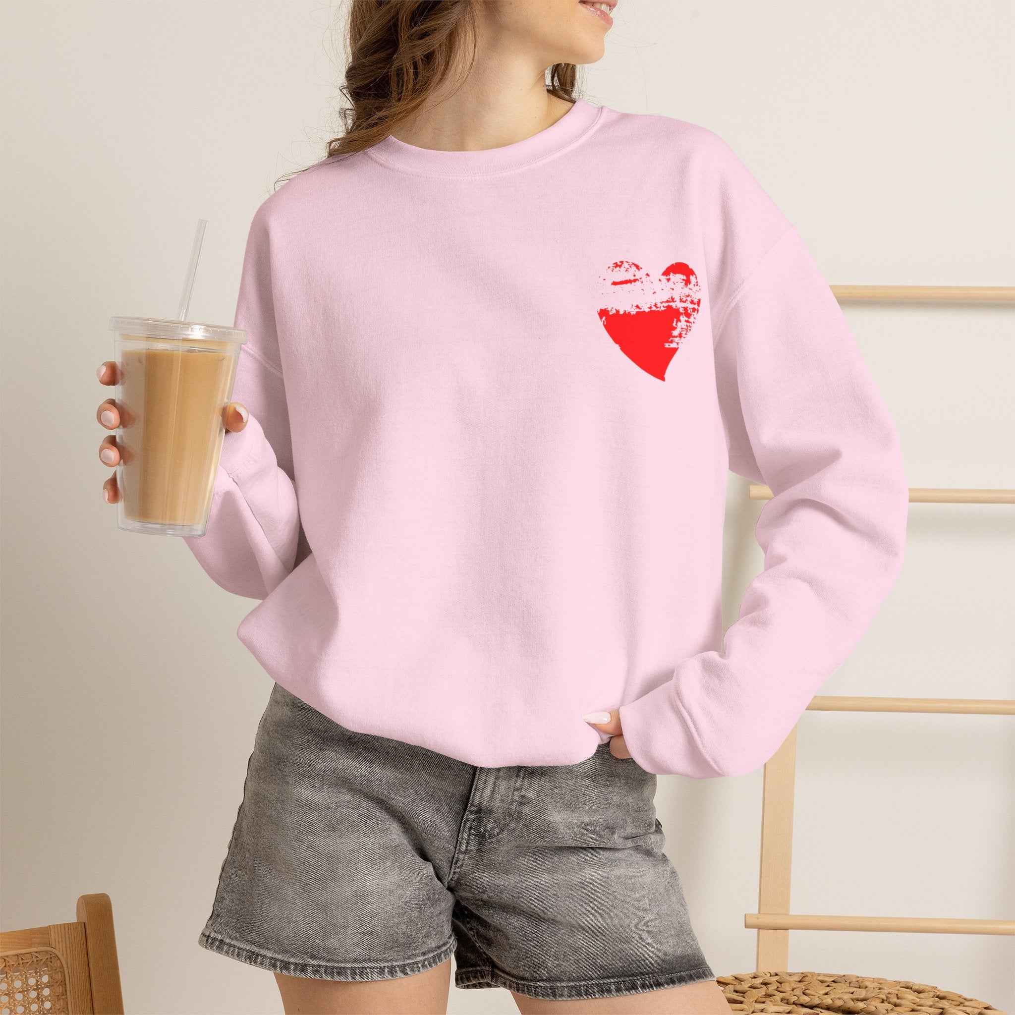 ESTID Damen Oversized Sweatshirt „Grunge Heart“ – Premium Baumwollmix Pullover mit rotem Herz-Print