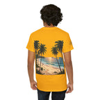 Strandurlaub T-Shirt – Retro Sonnenuntergang mit Palmen & ‚Urlaub‘ Wortwolke