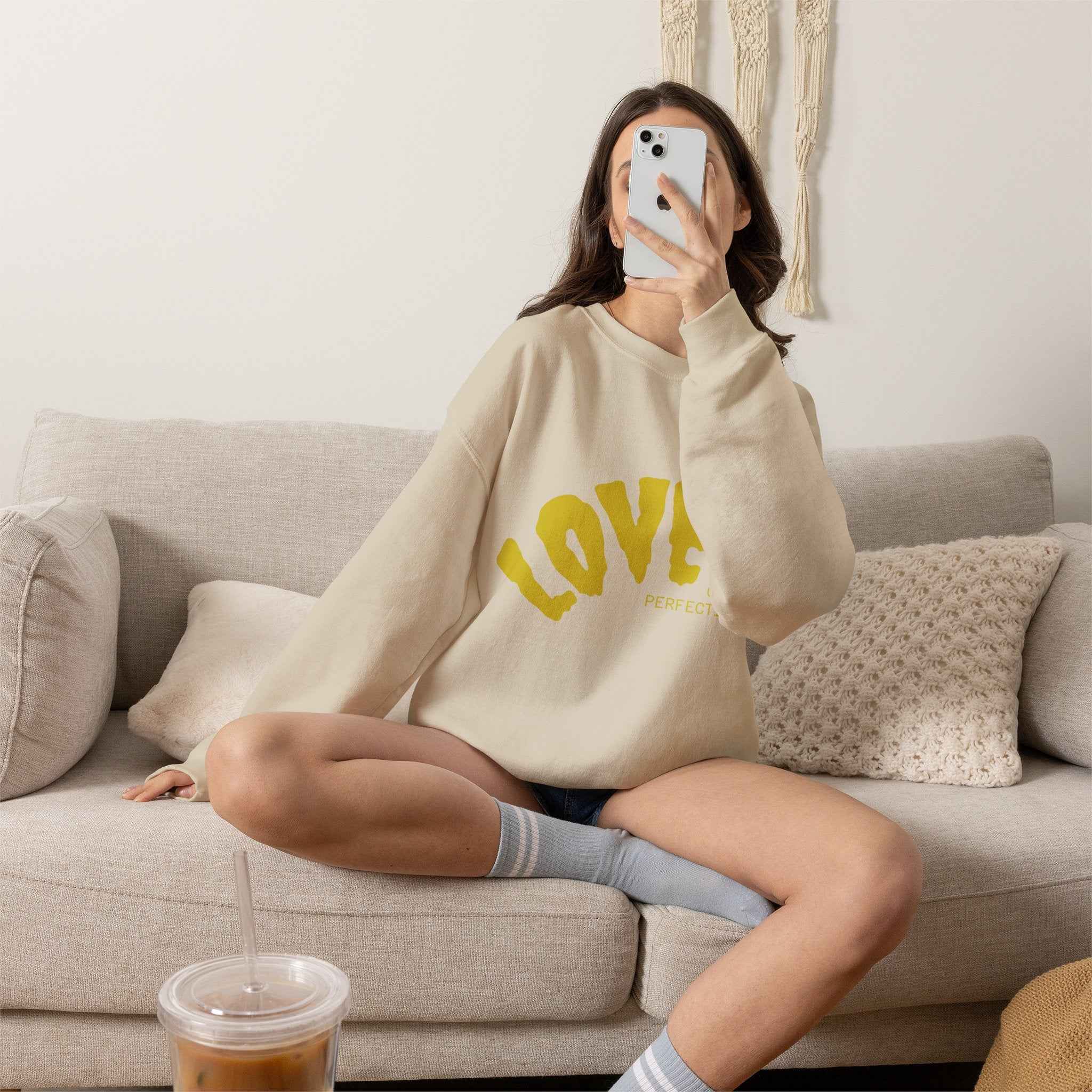 Damen Oversized Pullover mit Statement-Print Detailansicht – Sweatshirt – ESTID