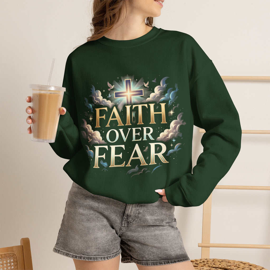 Faith Over Fear Crewneck Sweatshirt – Christliches Kreuz & Jesus Pullover
