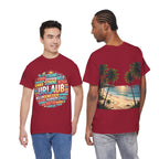 Strandurlaub T-Shirt – Retro Sonnenuntergang mit Palmen & ‚Urlaub‘ Wortwolke