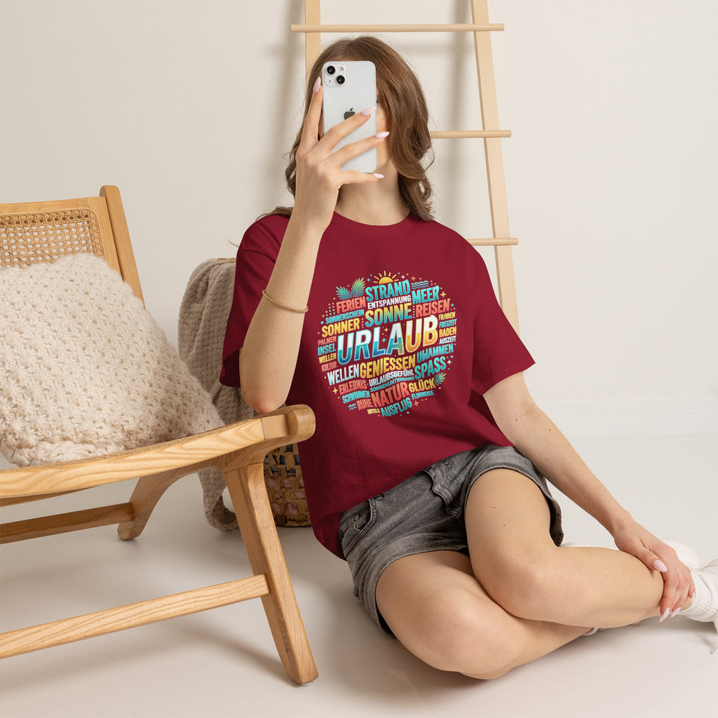 Strandurlaub T-Shirt – Retro Sonnenuntergang mit Palmen & ‚Urlaub‘ Wortwolke