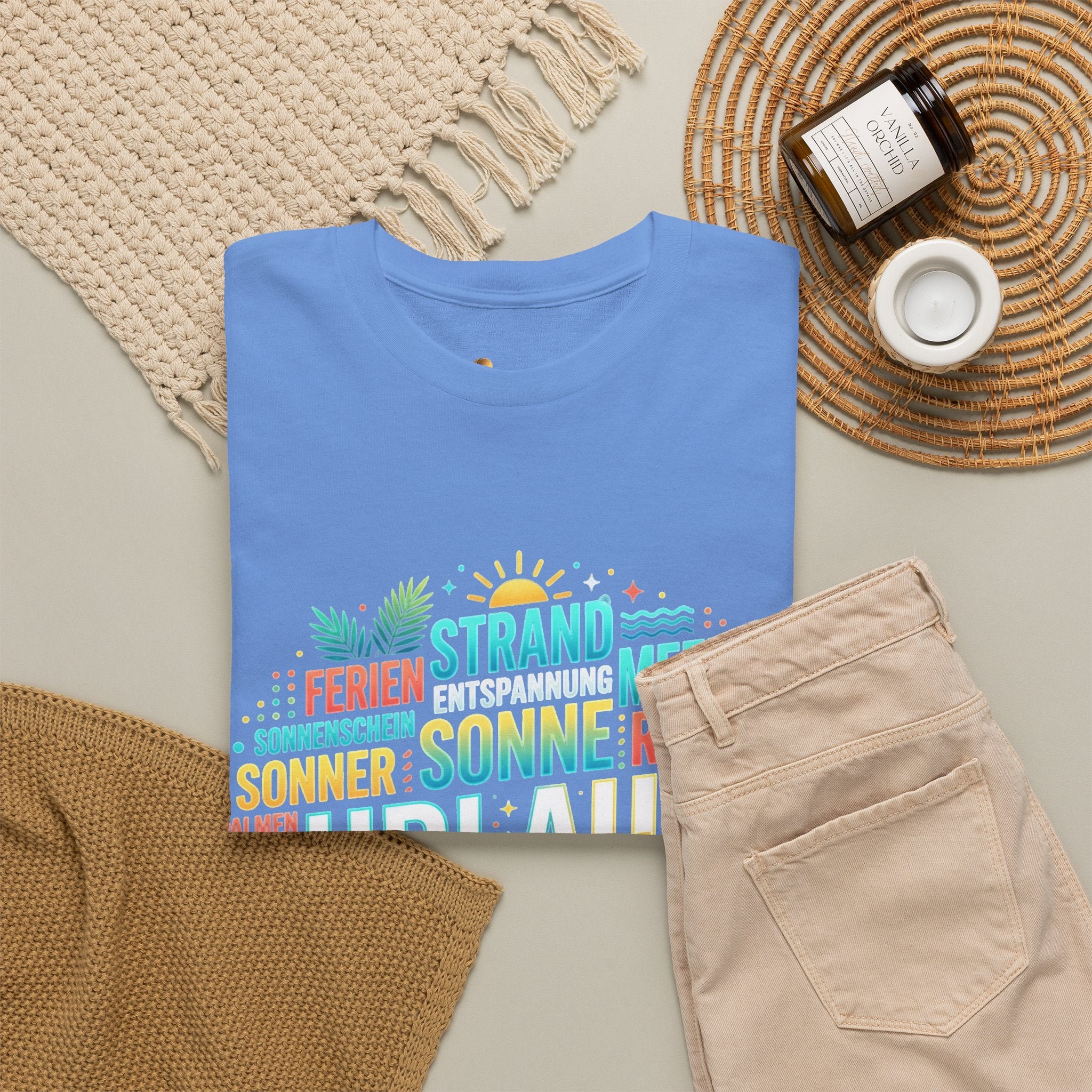 Strandurlaub T-Shirt – Retro Sonnenuntergang mit Palmen & ‚Urlaub‘ Wortwolke