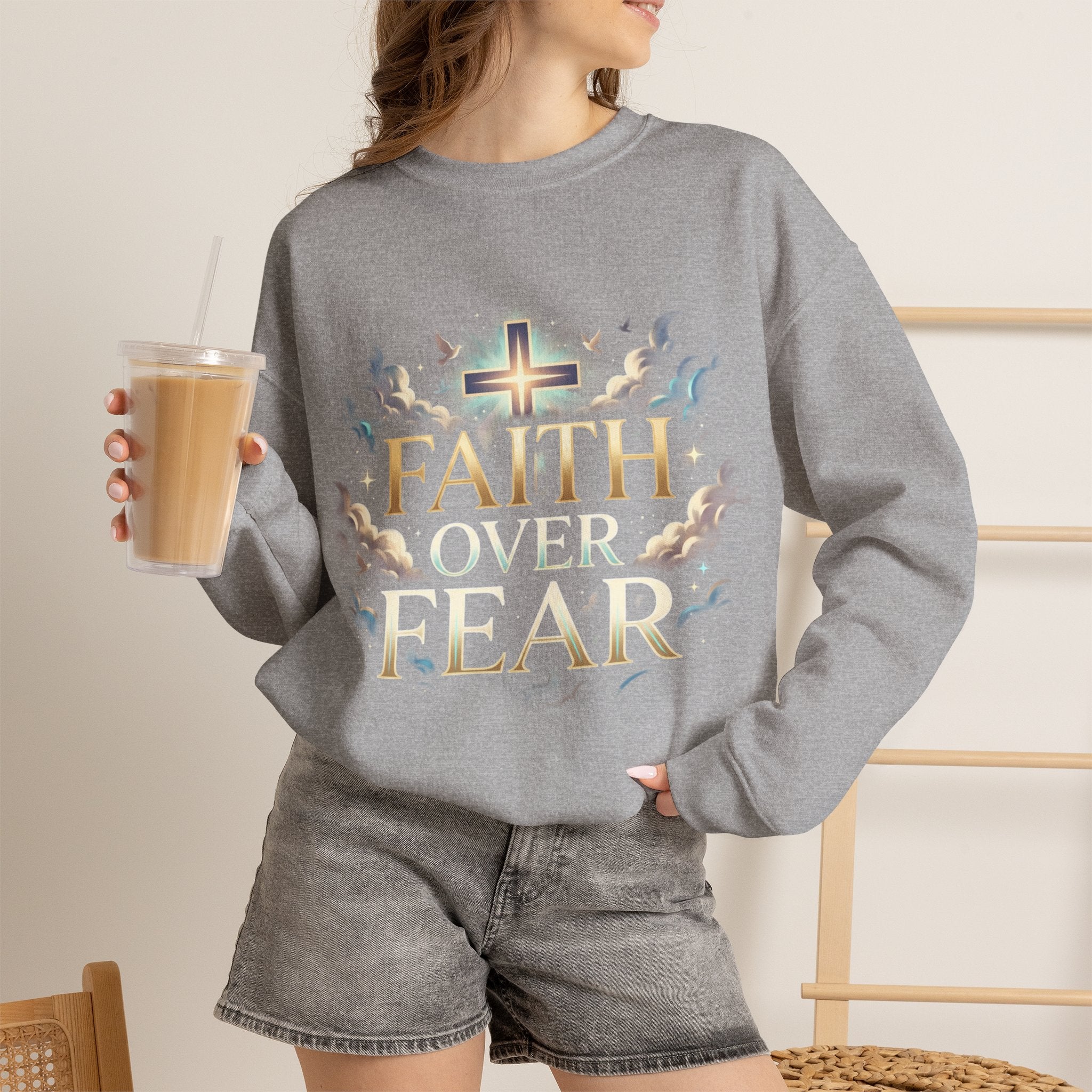 Faith Over Fear Crewneck Sweatshirt – Christliches Kreuz & Jesus Pullover