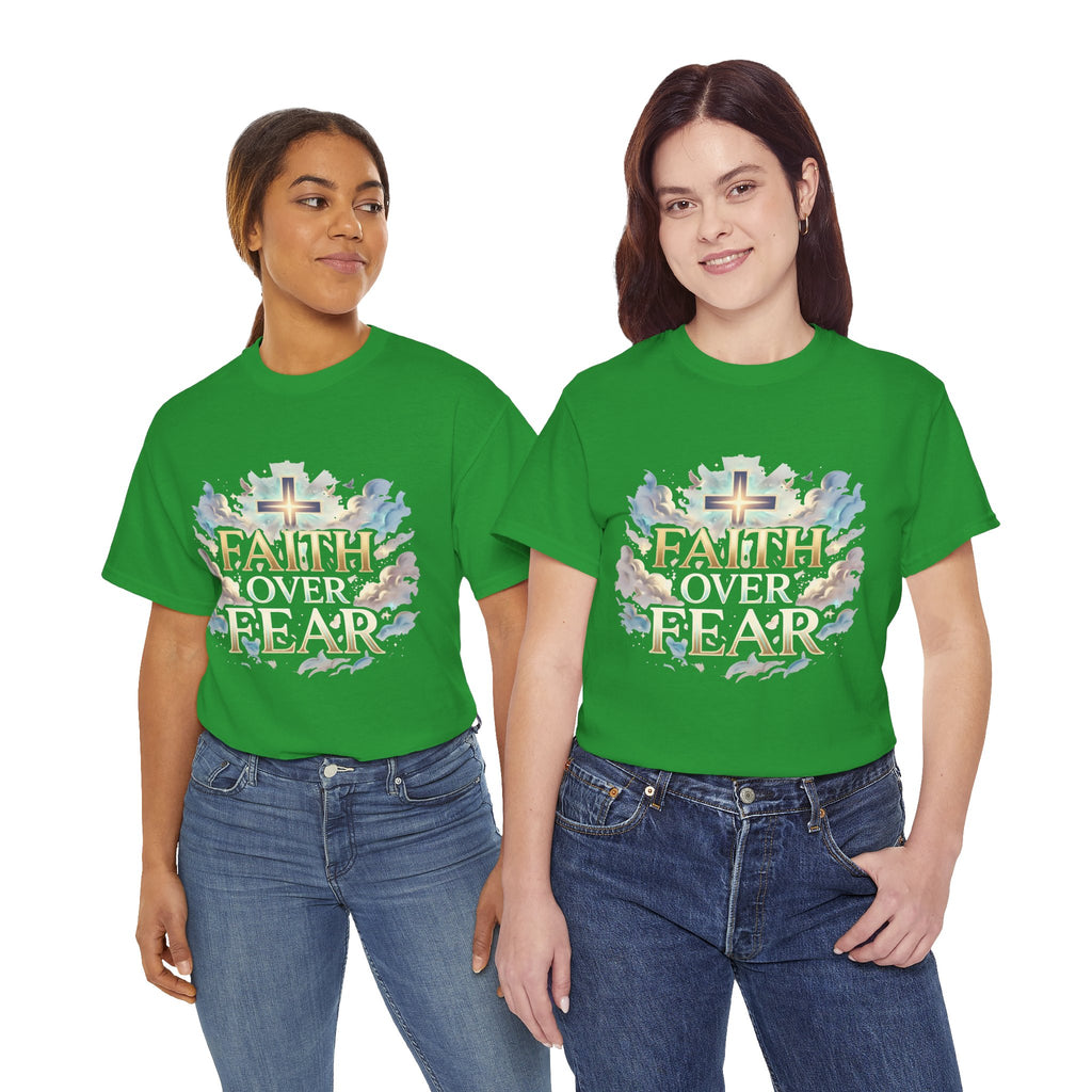 Faith Over Fear T-Shirt – Inspirierendes christliches Shirt mit Kreuz & Wolken