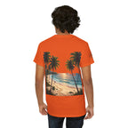 Strandurlaub T-Shirt – Retro Sonnenuntergang mit Palmen & ‚Urlaub‘ Wortwolke